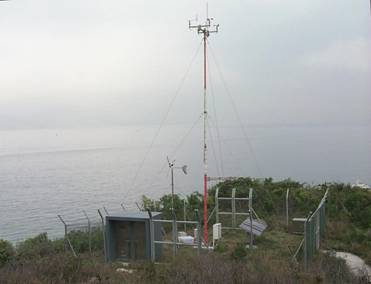 香港天文台的小型风力发电机。 以上文字说明这张图片。 香港天文台的小型风力发电机。 以上文字说明这张图片。